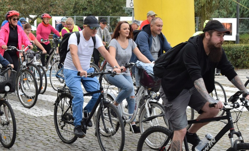 Ostrołęka. Rodzinny Rajd Rowerowy na pożegnanie wakacji. 29.08.2021. Zdjęcia