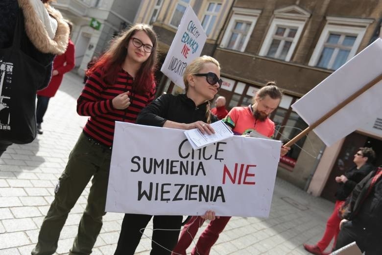 Protest w Zielonej Górze przeciwko całkowitemu zakazowi...