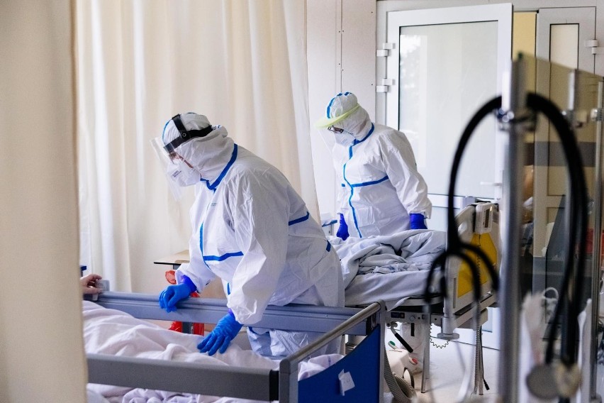 Koronawirus w Polsce. Liczne nowe zakażenia, przeszło 200 kolejnych zgonów [11.04.2021]