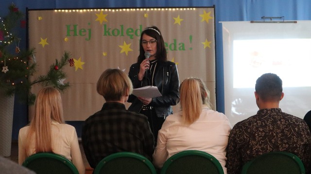 Świąteczne spotkanie w szkole w Krzelowie. Uczniowie przypomnieli historię tradycyjnych kolęd i pastorałek.