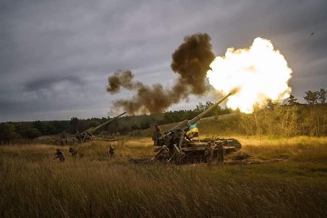 Sztab Generalny Sił Zbrojnych Ukrainy poinformował, że ukraińska armia z powodzeniem ostrzelała rosyjską bazę w Tawrijsku.