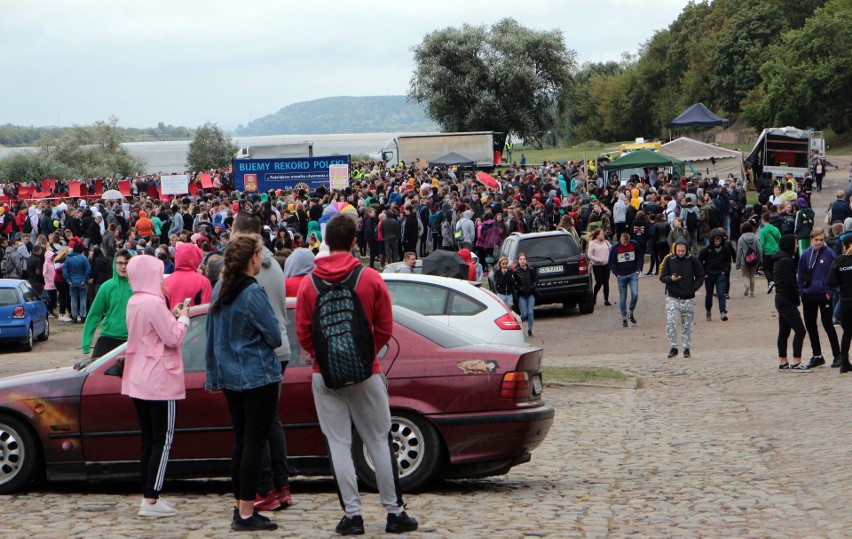 Ponad 3 tysiące uczniów z Grudziądza pobiło nad Wisłą Rekord...