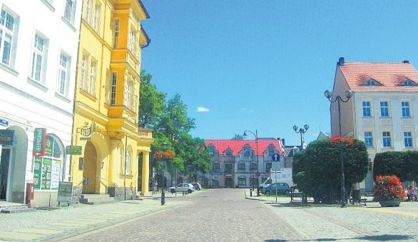 Plac Wolności w Białogardzie &#8211; ruch na jego części został znowu przywrócony.
