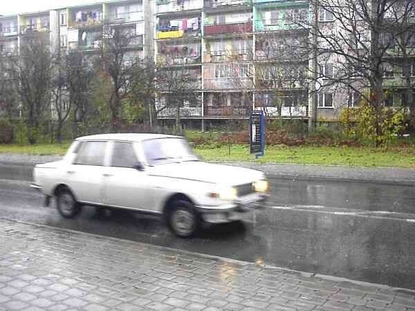 To mieszkańcy tego bloku chcieliby mieć pod oknami, tuż przy ulicy ekran akustyczny