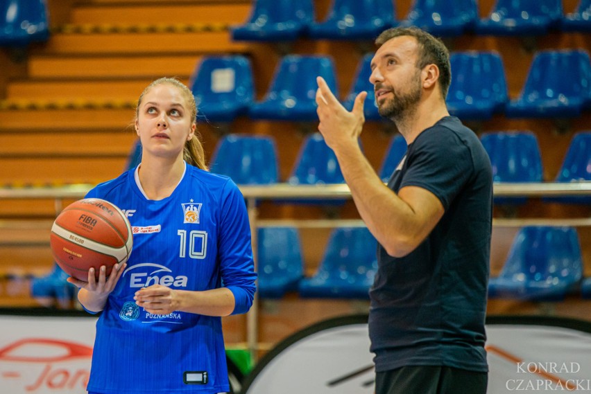 Malina Piasecka (z prawej) w ostatnim meczu z Eneą Gorzów...
