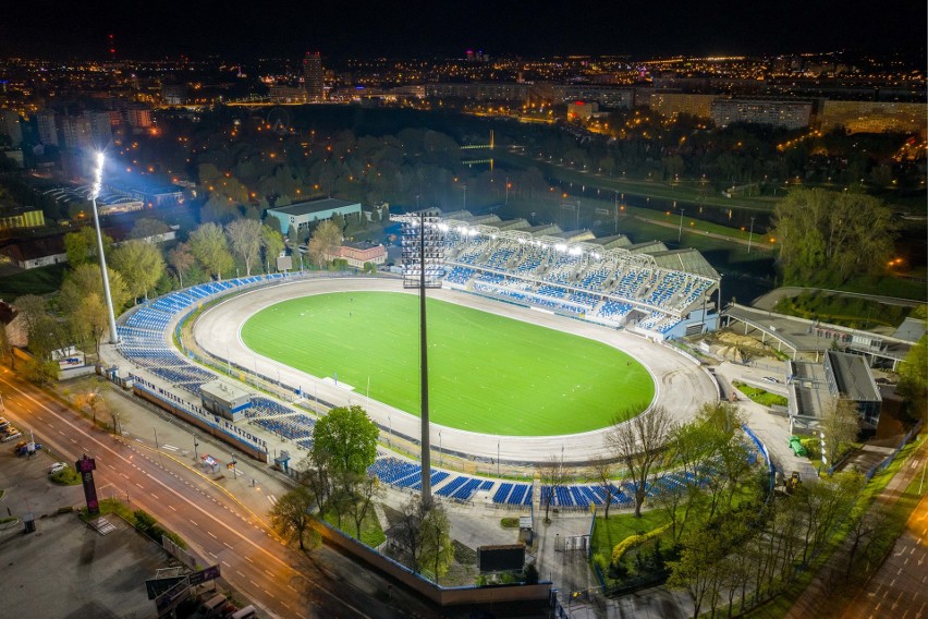 Nowe jupitery rozświetliły stadion miejski w Rzeszowie [ZDJĘCIA]