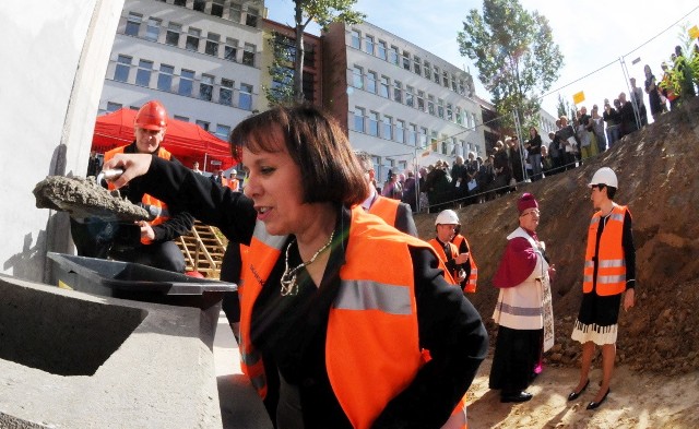 Biblioteka Uniwersytecka w Zielonej Górze właśni obchdzi 10. urodziny. Jak powstawała? To było wydarzenia i wielka radość nie tylko wśród naukowców i studentów.