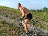 Policjant z Katowic pokona na rowerze 580 km. Jedzie dla dzieci z hospicjum