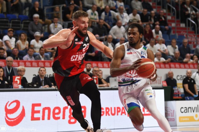 W 7. kolejce Energa Basket Ligi Anwil Włocławek podejmował Grupę Sierleccy Czarnych Słupsk. Kibice zgromadzeni w Hali Mistrzów oglądali ciekawe widowisko. Aby obejrzeć zdjęcia z meczu przesuń gestem lub strzałką w prawo>>>