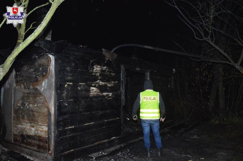 Pożar drewnianego domu w Dorohusku. Strażacy znaleźli zwłoki 60-letniego gospodarza