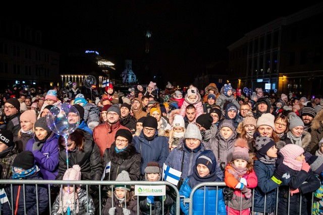 Już po raz siódmy Święty Mikołaj z Rovaniemi w Finlandii odwiedził Białystok. Na Rynku Kościuszki spotkał się z setkami dzieci oraz z ich rodzicami.