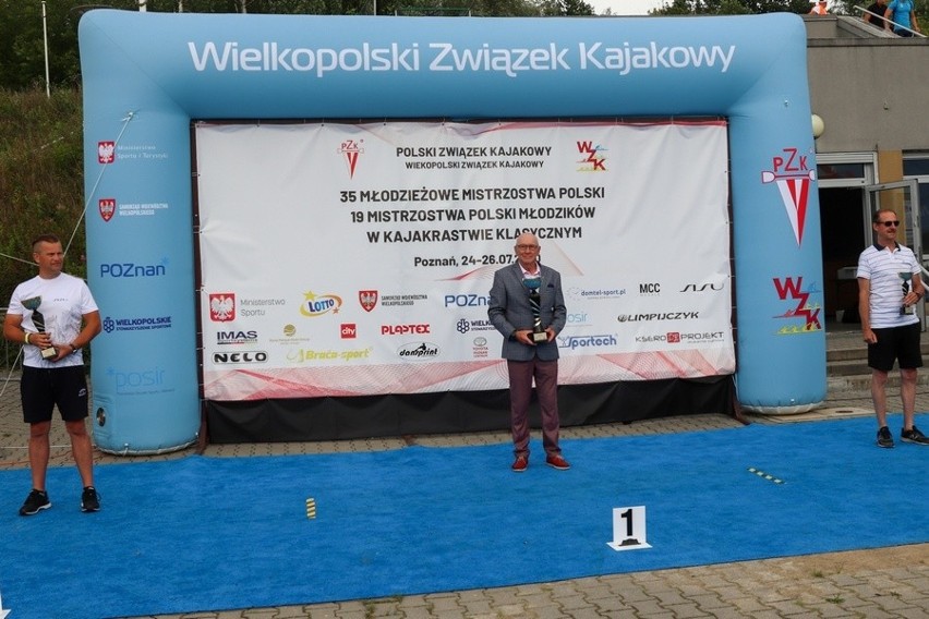 Medale i trofea czołowym zawodnikom poznańskich zawodów...