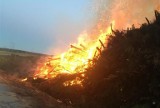 Kolonia Smolugi. Pożar na zrębie. Płonęła olbrzymia sterta gałęzi (zdjęcia)