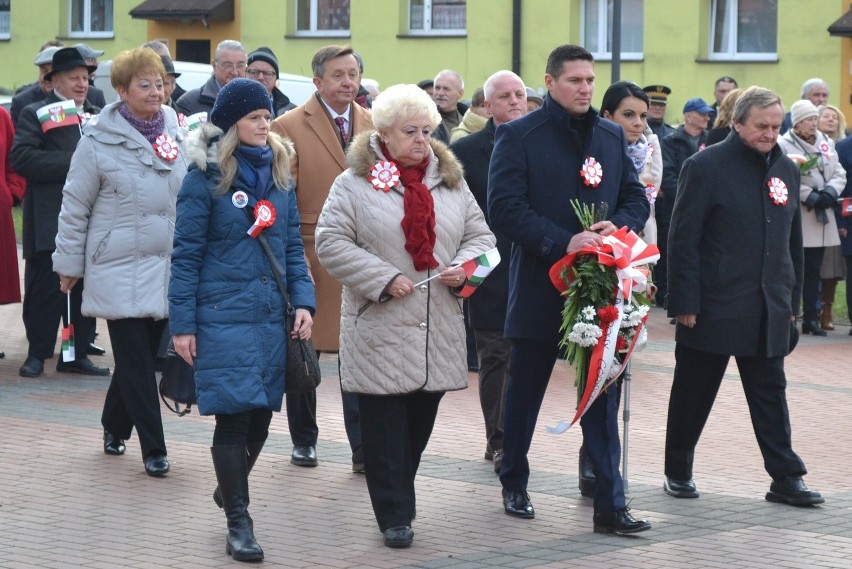 Uroczystości z okazji 11 Listopada w Dąbrowie...