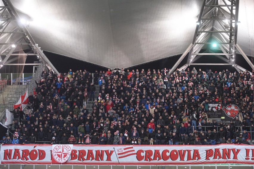 Legia - Cracovia 0:2. ZOBACZ ZDJĘCIA KIBICÓW. Tylko ci z Krakowa mieli powody do zadowolenia