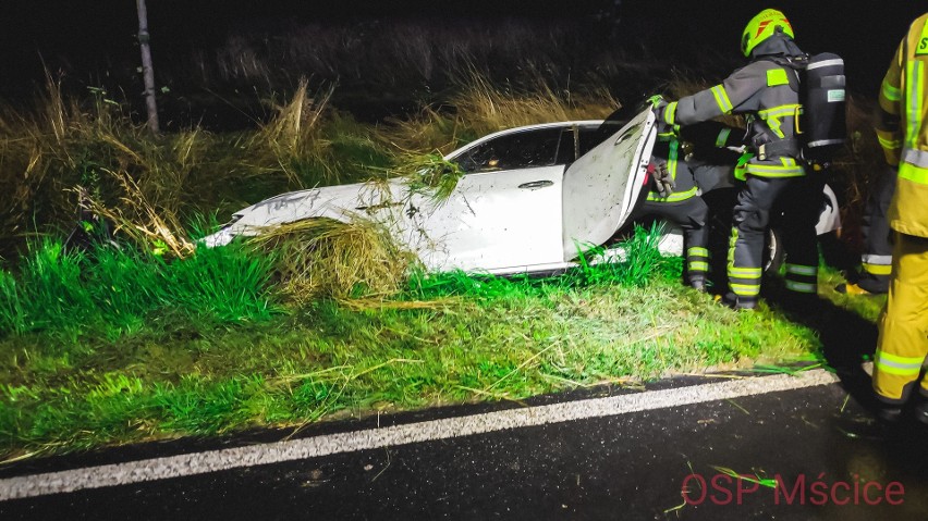 Podróż maserati zakończyła w rowie koło miejscowości...