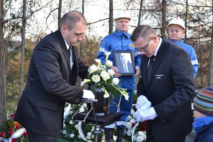 Żory: Pogrzeb Tadeusza Chwałki, przewodniczącego FZZ