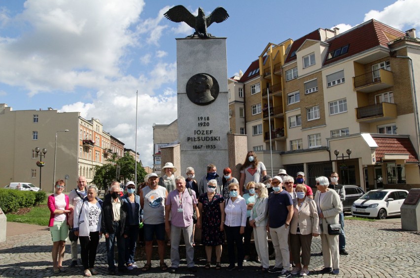 „Historia z pomników i płyt pamiątkowych”  - tak brzmiał...