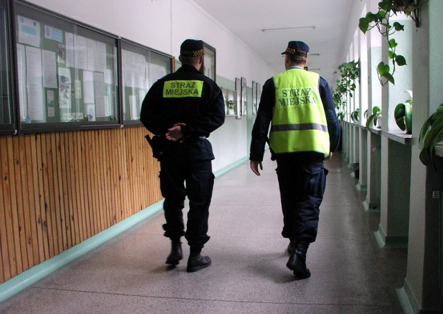Wielu poznańskich strażników miejskich z niecierpliwością czeka na podwyżki. Twierdzą, że pracownicy z większym stażem nie mogą zarabiać tak marnie jak w tej chwili