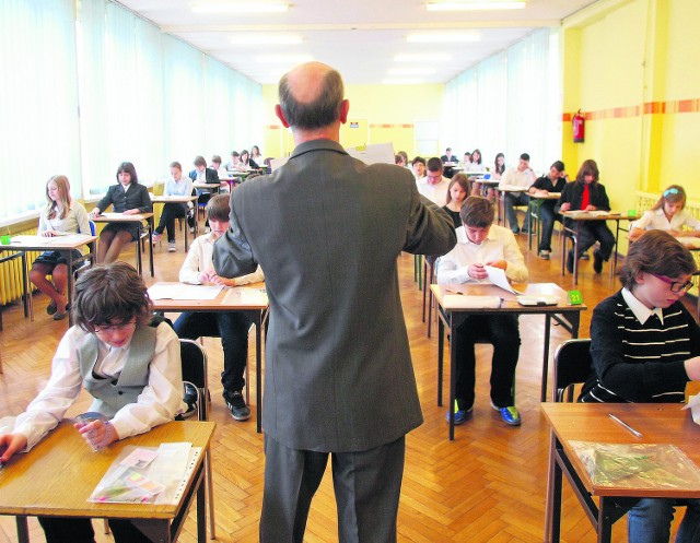 Niż demograficzny wypycha polskich nauczycieli z rynku pracy