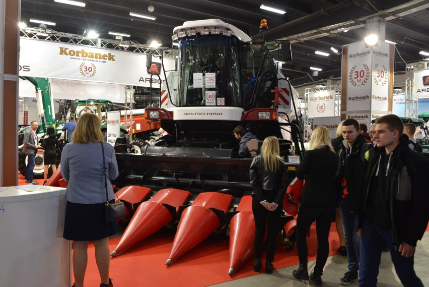 Agrotech 2019 w Kielcach. Cudne i mega nowoczesne ciągniki zachwycają 