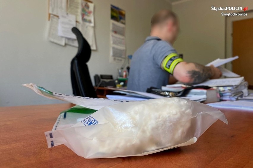 Świętochłowice. Dwa worki amfetaminy znaleziono w mieszkaniu w centrum miasta. 43-latka odpowie przed sądem