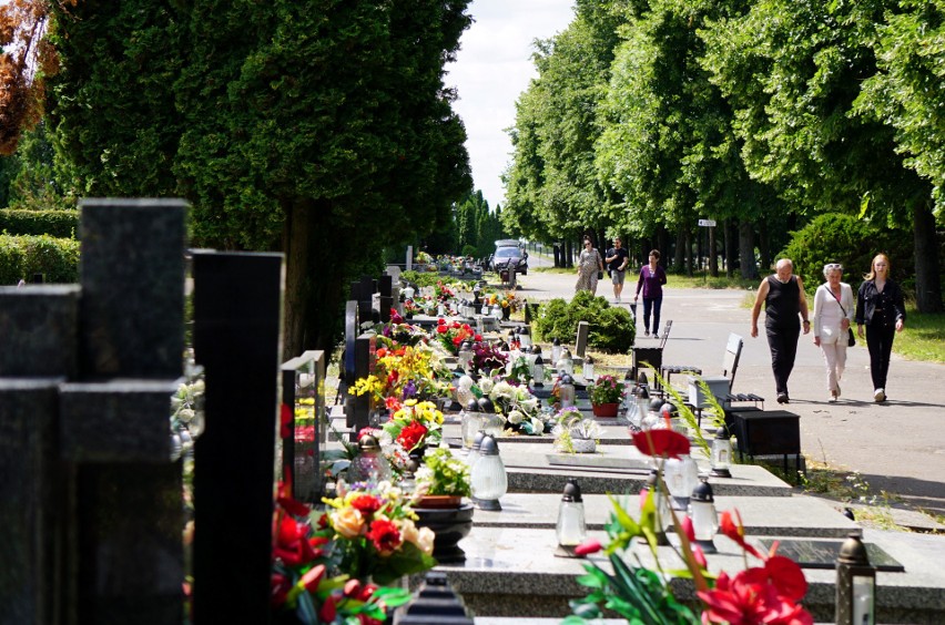Cmentarz na Majdanku z miejscem na urny z prochami. Kiedy pierwsze pochówki w miejskim kolumbarium? 