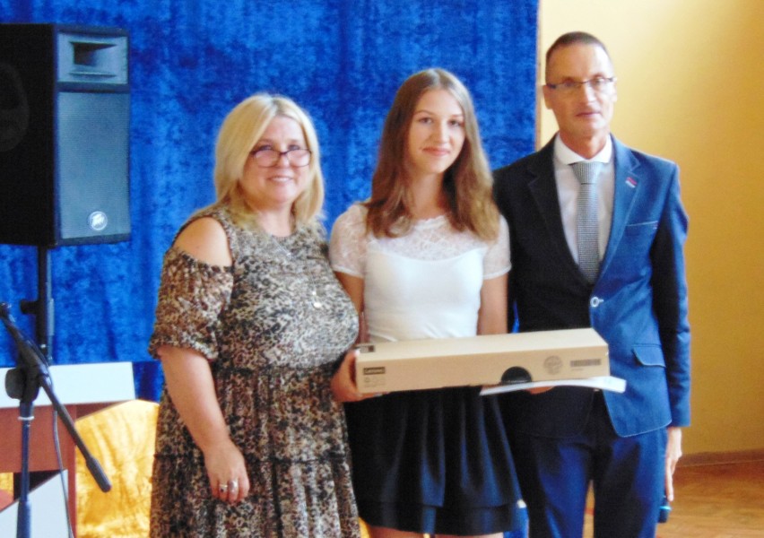 Janusz Obrębski, przewodniczący Rady Gminy Baranowo, ufundował nagrody dla najzdolniejszych uczniów