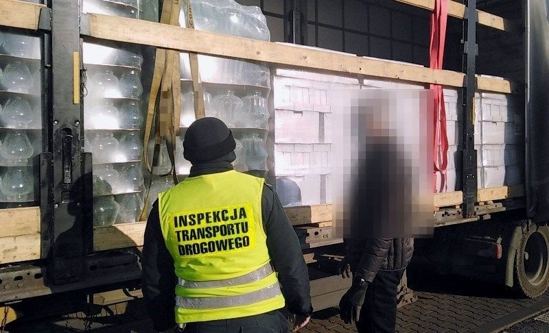 12 ton towaru przewożonego w naczepie ciężarówki nie było w...