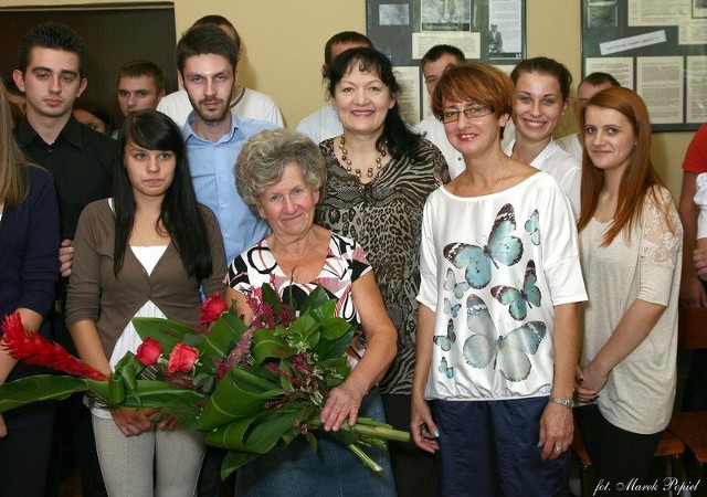Pani  Krystyna otrzymała piękne kwiaty od Klubu.