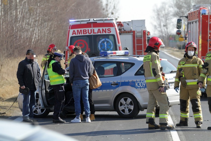 Wypadek w Stalach. W zderzeniu dwóch samochodów ranna została jedna osoba (ZDJĘCIA)