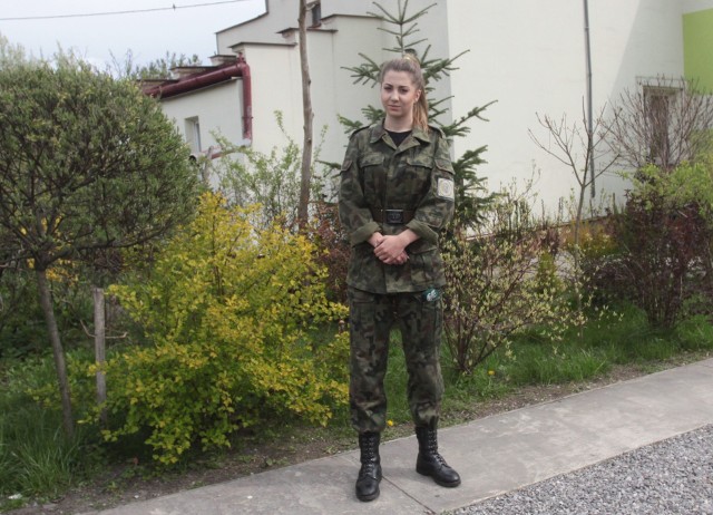 Anna Malik ma 18 lat mieszka w Radomiu i uczy się w XI Liceum Ogólnokształcącym z Oddziałami Integracyjnymi imienia Stanisława Staszica w klasie trzeciej o profilu mundurowym.