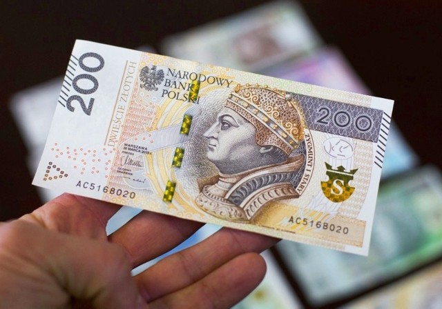 Wyższe pensje dla milionów Polaków to efekt zmian podatkowych, które weszły w życie 1 lipca 2022 r.Przejdź dalej i sprawdź, ile wyniesie twoja pensja w październiku 2022 r. >>>
