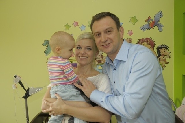 Tomasz Trela, kandydat SLD na prezydenta Łodzi, chętnie prezentuje się w towarzystwie małżonki Anny i uroczej córeczki Zosi