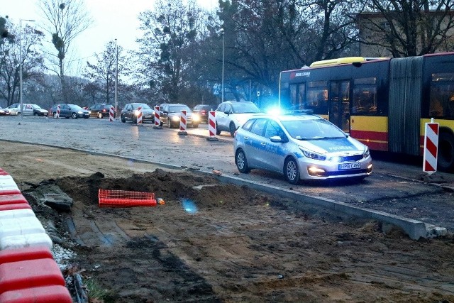 Niewybuch znaleziono przy mostach Chrobrego we Wrocławiu 23.11.2022