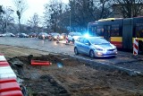 Niewybuch przy mostach Chrobrego we Wrocławiu. Policja pilnuje bomby, która ma ponad pół metra [ZDJĘCIA]