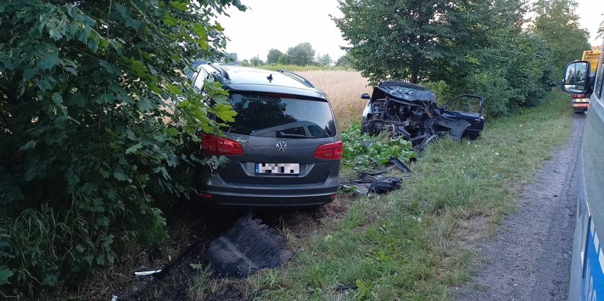 Zderzenie czołowe w podsłupskim Bierkowie. Kierowca audi w...