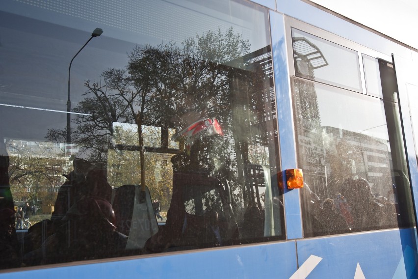 Wrocław: Wypadek tramwajów. 33 osoby ranne, w tym dzieci