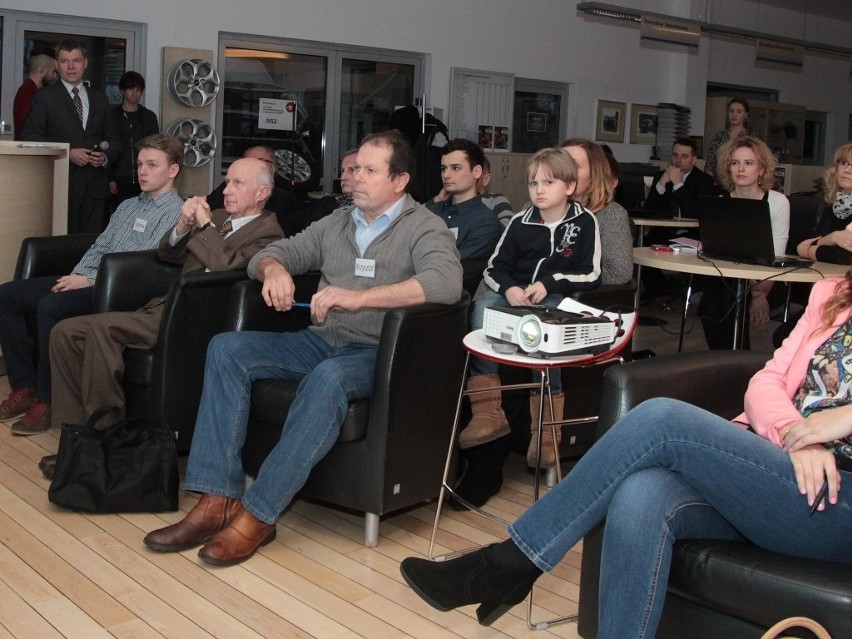 Grono finalistów tuż przed rozpoczęciem decydującej...