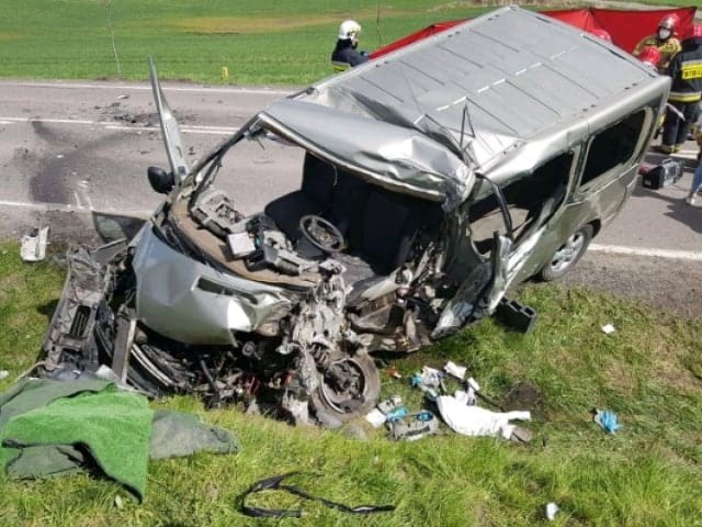 Wypadek w Koniecwałdzie! 3 osoby ranne, na miejscu śmigłowiec LPR