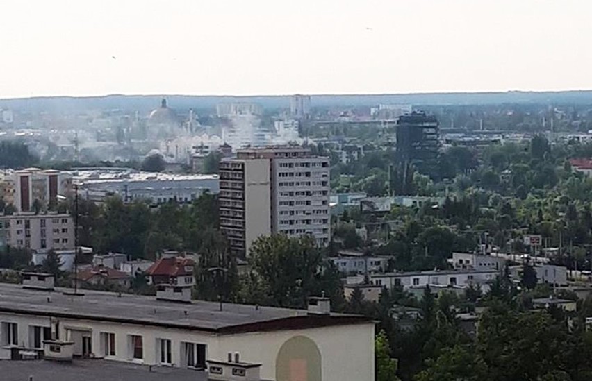 Kłęby dymu było widać z oddalonych części miasta.