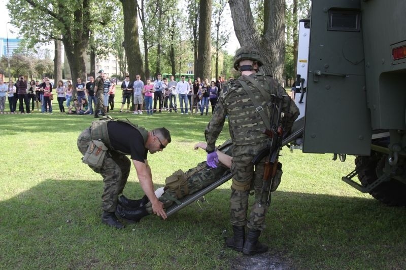 Juwenalia 2013. Poligon na Lumumbowie. Rosomak i akcja ratunkowa [zdjęcia, FILM]