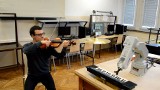 Kraków. Robot Staszek z AGH zagra na pianinie każdy utwór