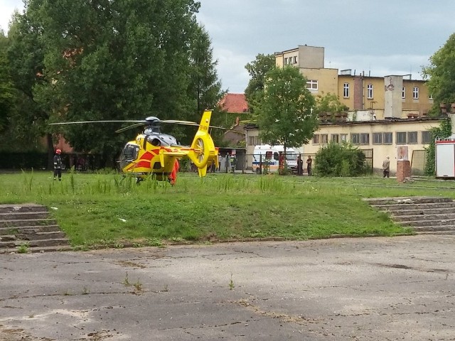 Miejsce wypadku kontrolowali inspektorzy nadzoru budowlanego, starostwa, firmy wykonującej prace, policjanci i strażacy.