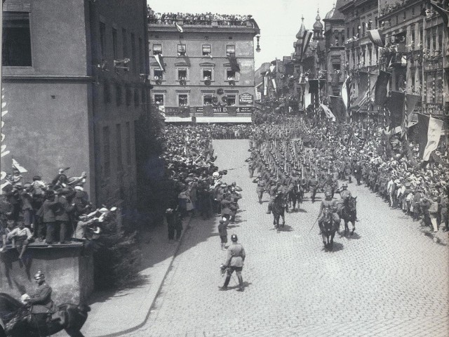 Rok 1921. Powrót żołnierzy niemieckich do Opola po wygranym przez Niemców plebiscycie w rejencji opolskiej.