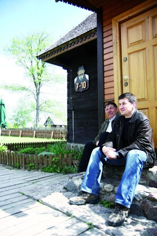 Skansen w Siole Budy to perła Sergiusza i Aleksandra Niczyporuków. Są dumni, że dali drugie życie starej, wiejskiej chacie z jedynym w regionie kominem z... bala.