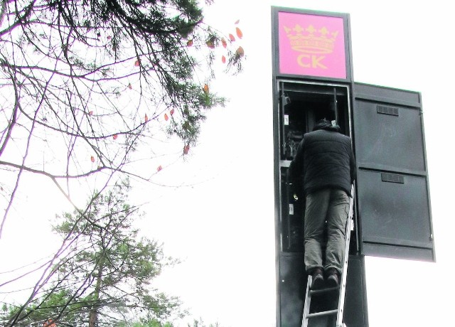 W ostatnim czasie doszło do awarii zasilaczy paneli ledowych. W czwartek zostały one wymienione.