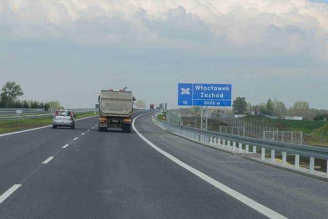 Kierowcy narzekają nie tylko na brak dogodnego wjazdu na autostradę w Czerniewicach, wskazują też na niekonsekwentne i wprowadzające w błąd oznakowanie A1 między Toruniem a Włocławkiem