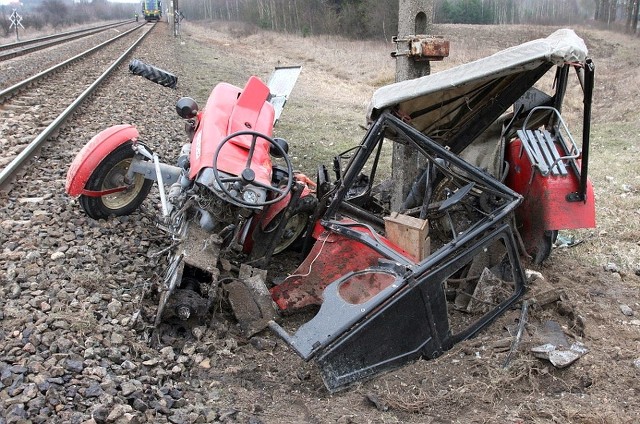 W wypadku na torach między Sokółką i Kuźnicą ranny został kierowca traktora