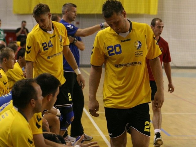 Michał Adamuszek (z numerem 20) rozwiązał kontrakt z Vive Targi Kielce.